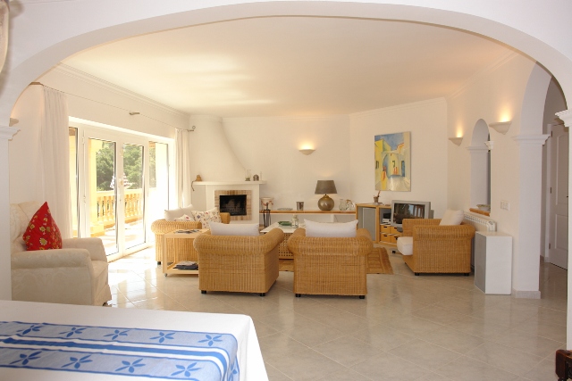 2-villa-puerto-andratx-makler-real-estate-first-location-mallorca-for-private-residence-www.maxmallorca.com  (4).jpg